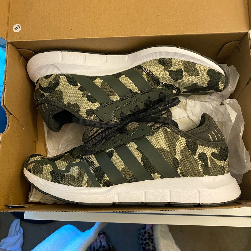 New in box Men’s Adidas Swift Run X